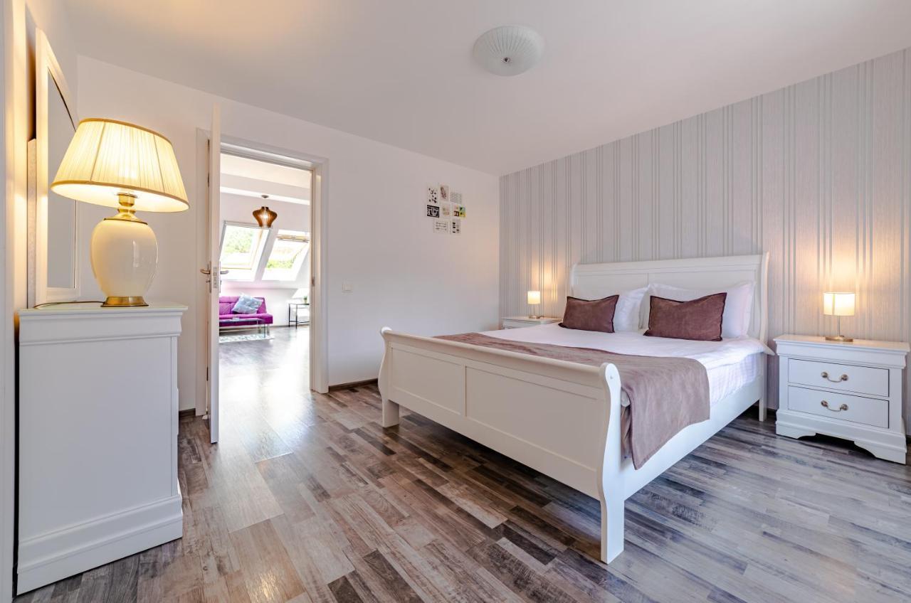 Yael Luxury Apartments 2 Buşteni Buitenkant foto