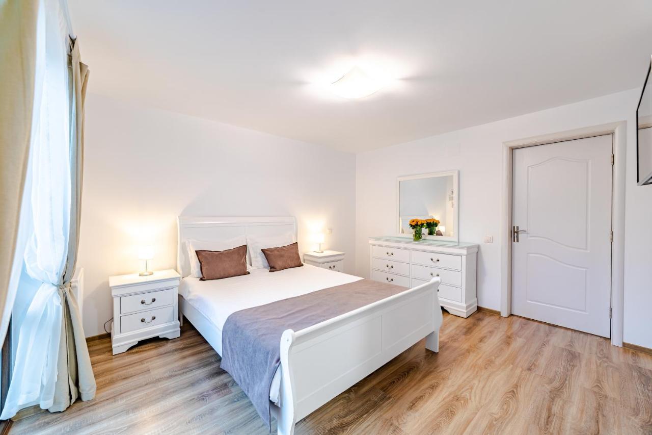 Yael Luxury Apartments 2 Buşteni Buitenkant foto