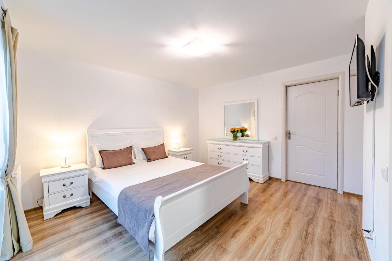 Yael Luxury Apartments 2 Buşteni Buitenkant foto
