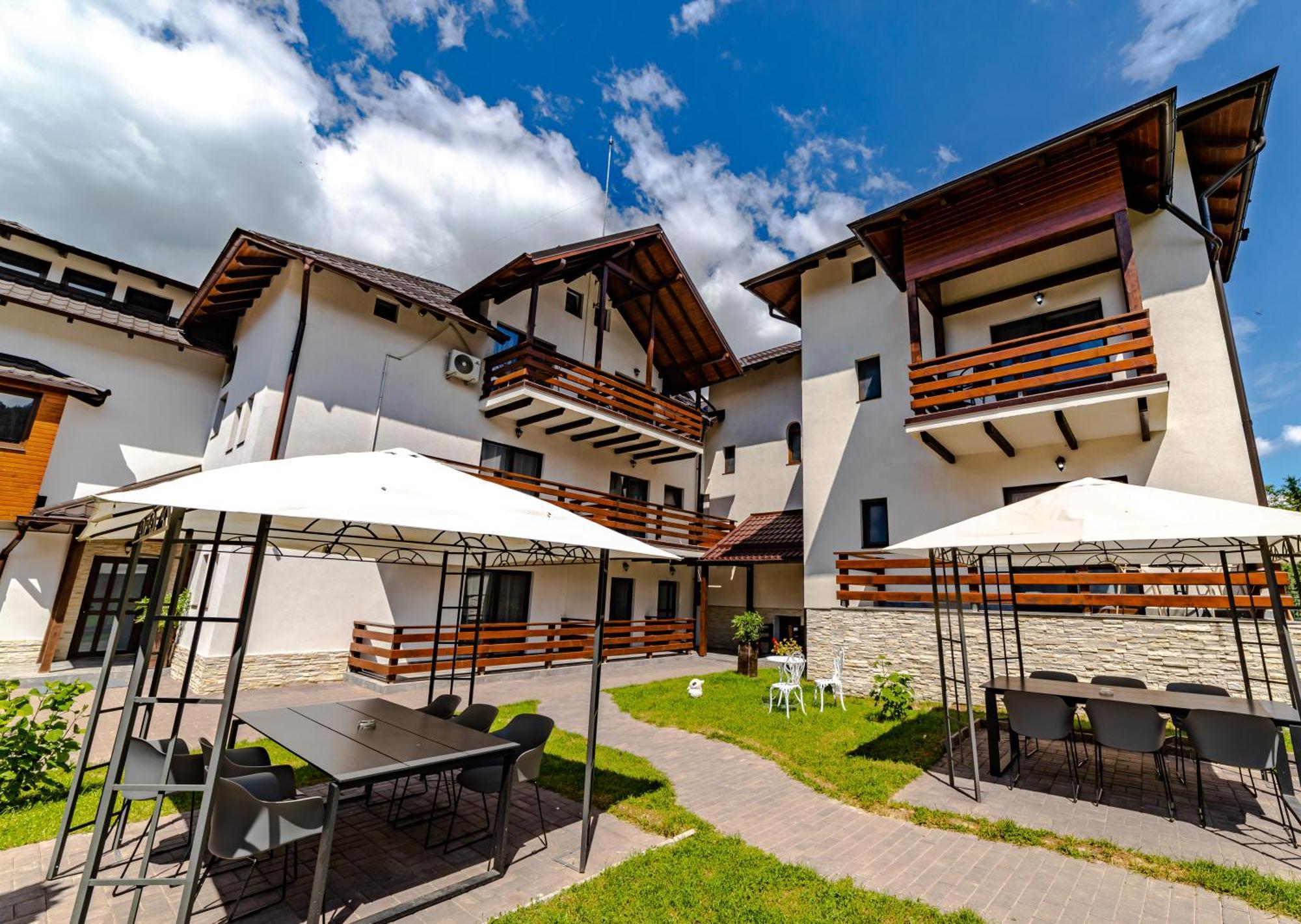 Yael Luxury Apartments 2 Buşteni Buitenkant foto