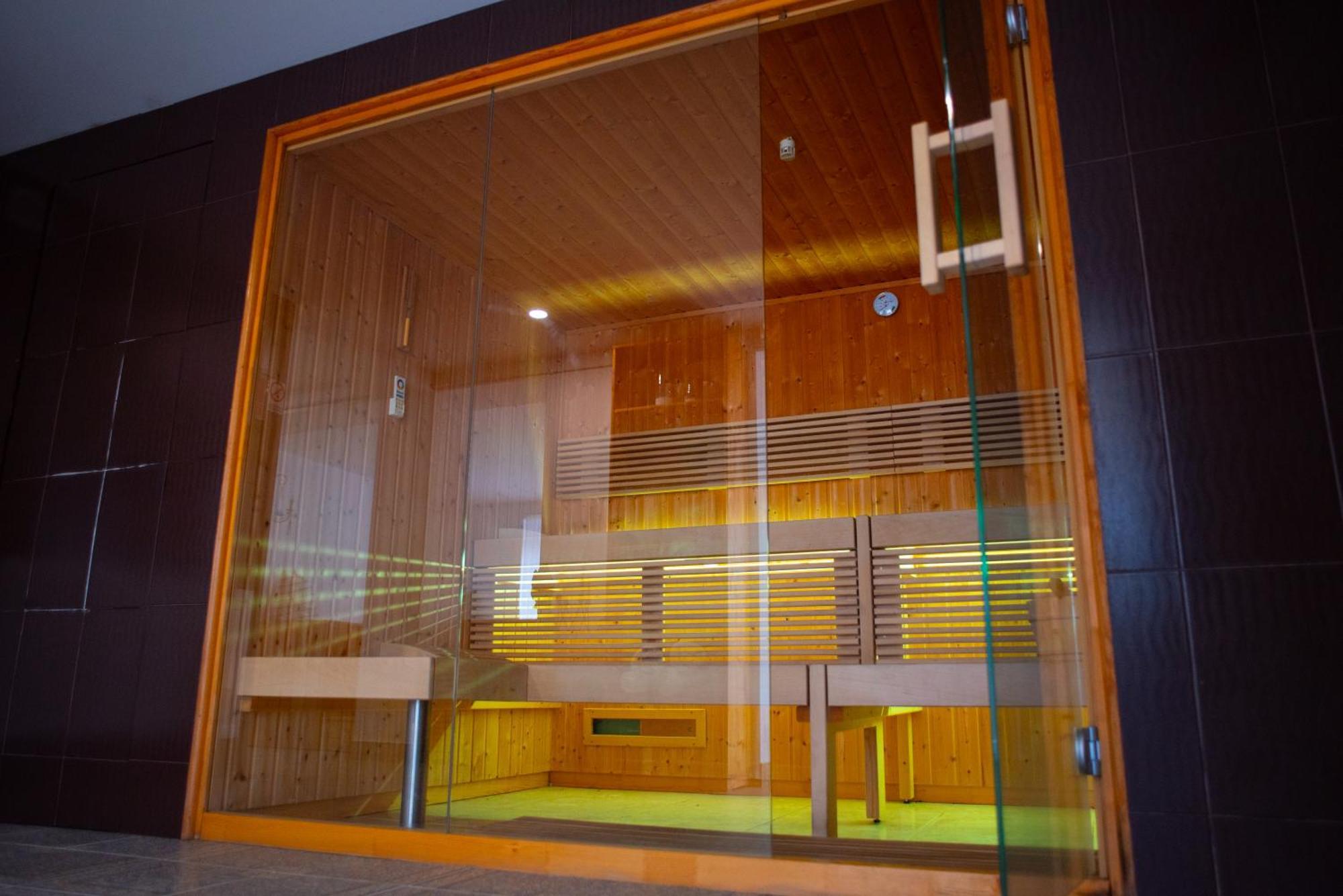 Yael Luxury Apartments 2 Buşteni Buitenkant foto
